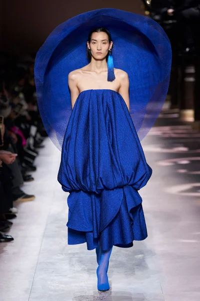 Look 16